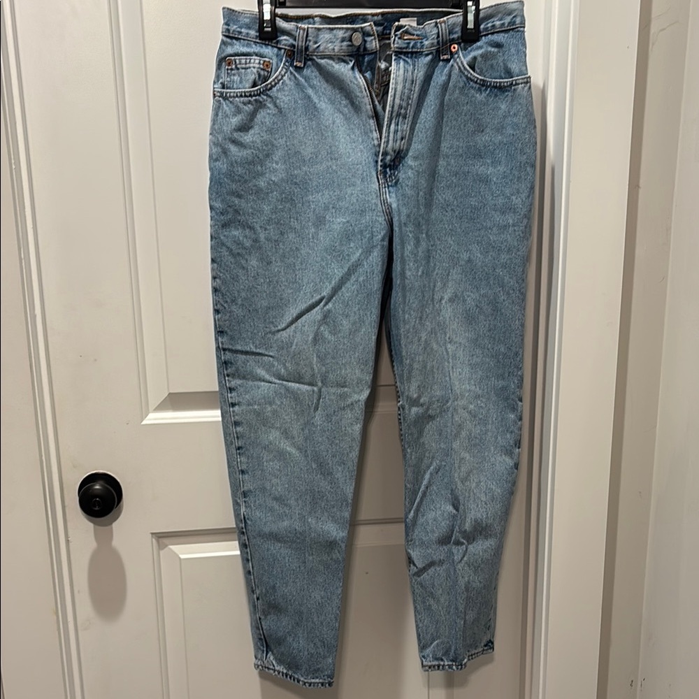 GAP Blue Straight Leg Jeans with Classic Style